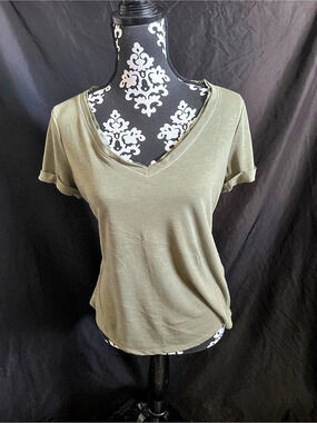 White House Black Market V-Neck Short Sleeve Top in Green Size Small